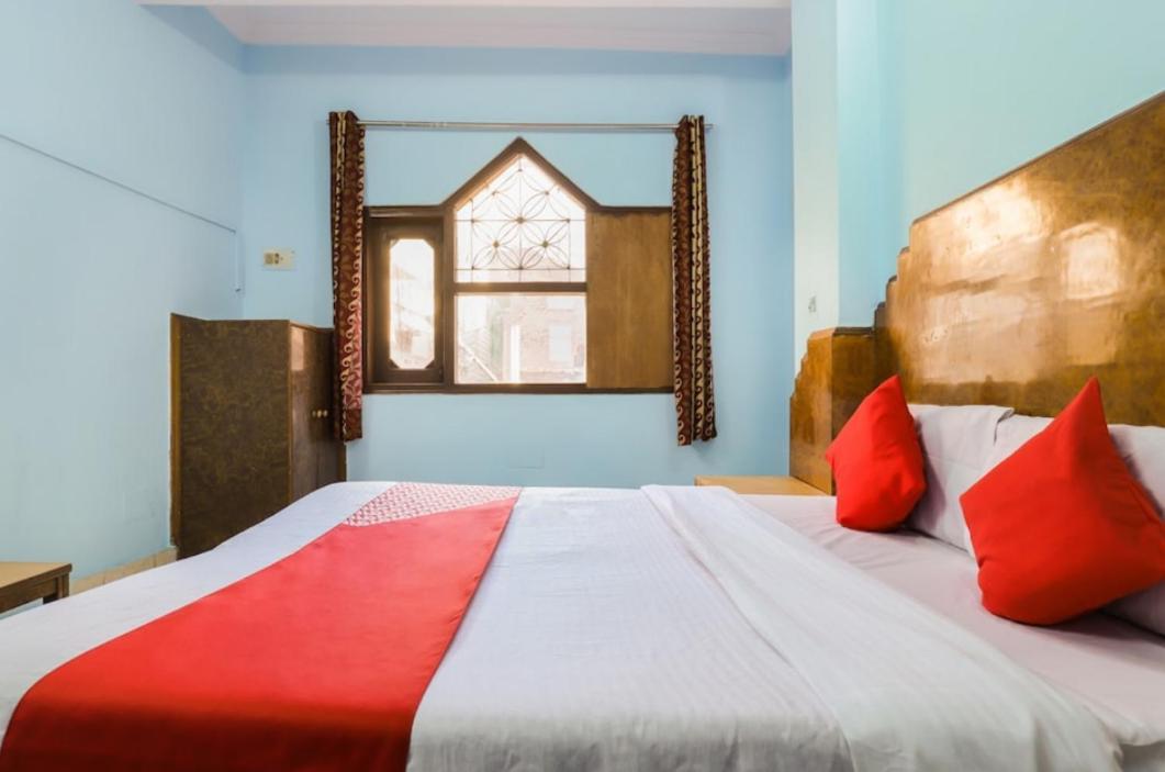 Hotel Raj Hans Dx Нью-Дели Экстерьер фото